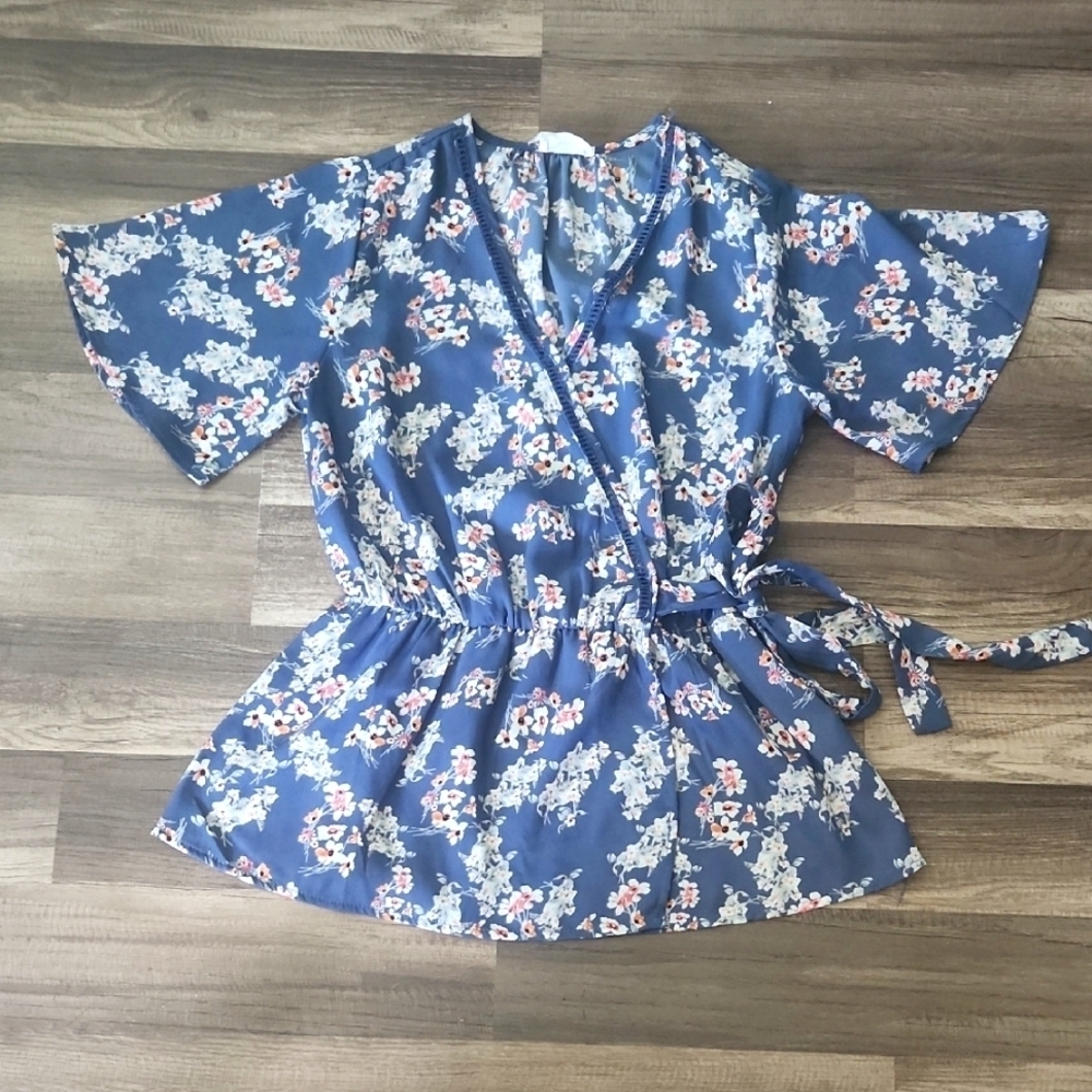 Floral Wrap Top in Blue and White Size Small